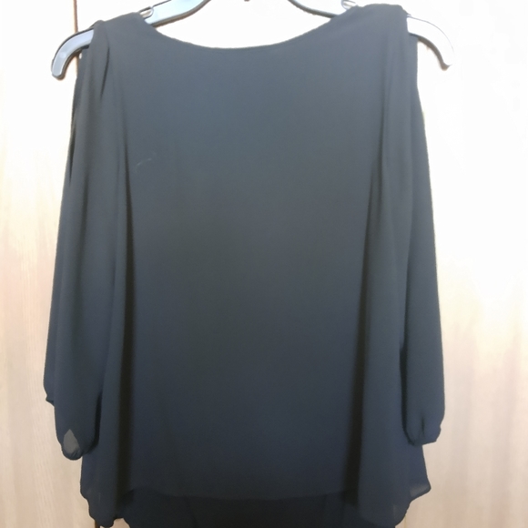Size XS Unique Lace Feature and cold shoulder Black Blouse - Picture 4 of 4